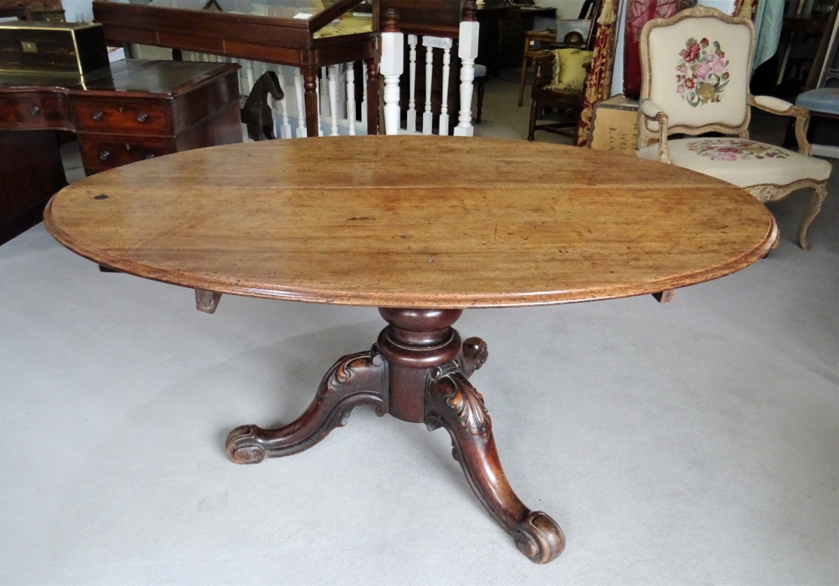 19th Century Walnut Oval Dining Table